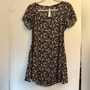 Forever 21 Black Floral Short Sleeve Dress (Size M)